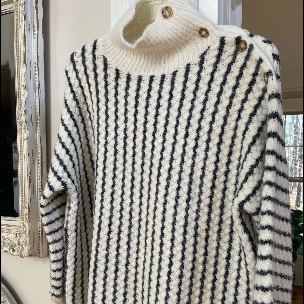 GUC oversized sweater size M